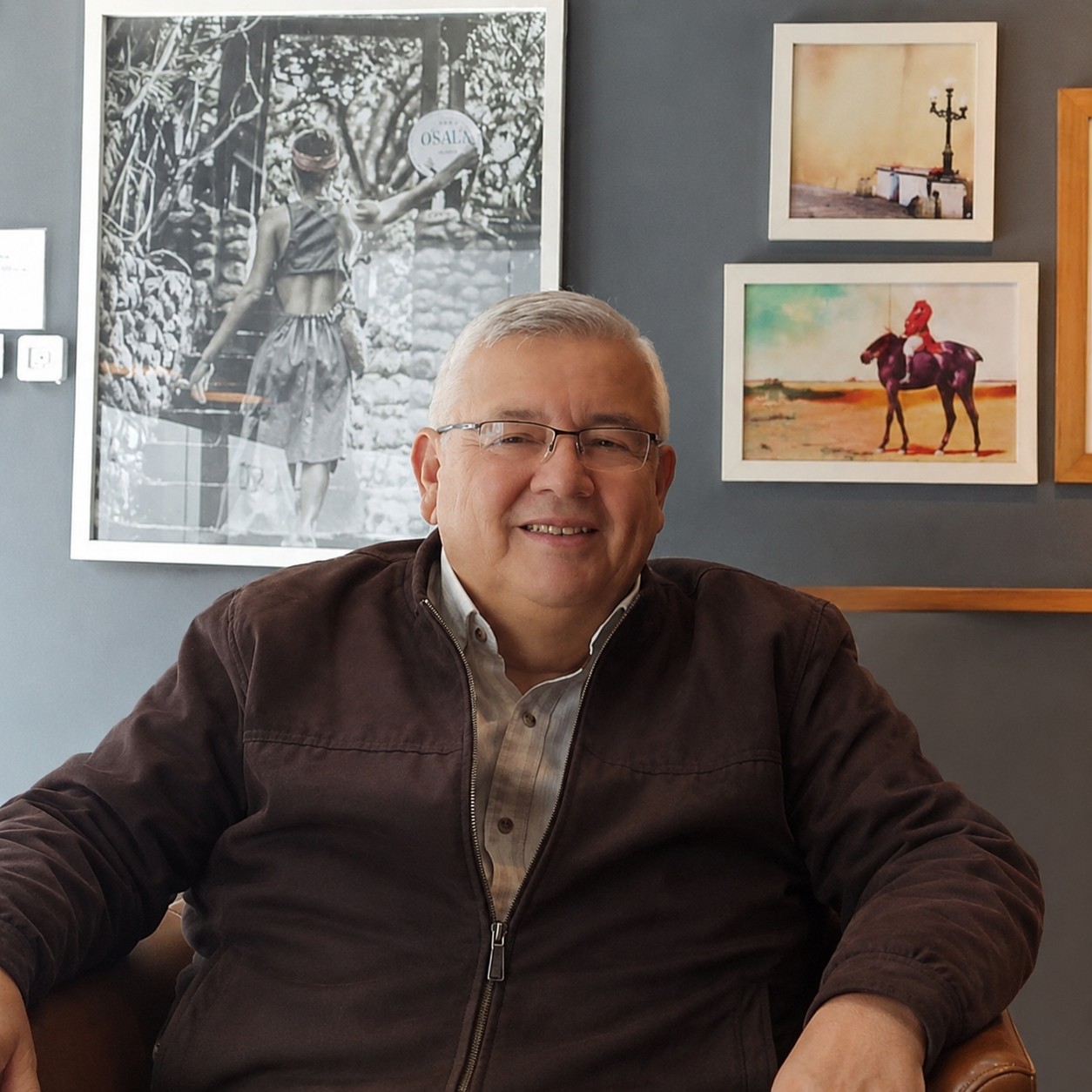 Raúl Saco Vértiz en su estudio